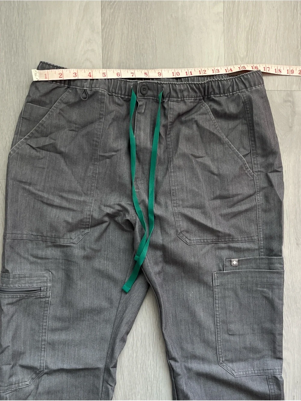 FIGS SCRUB PANTS GRAY STRAIGHT LEG CARGO UTILITY MEDICAL MENS MEDIUM